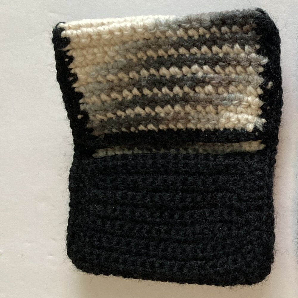 Crochet Card Wallet - Black/Gray/cream– fold-over
